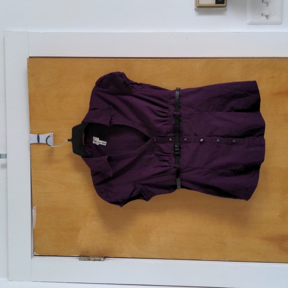 A cute cap sleeve top - Picture 1 of 4